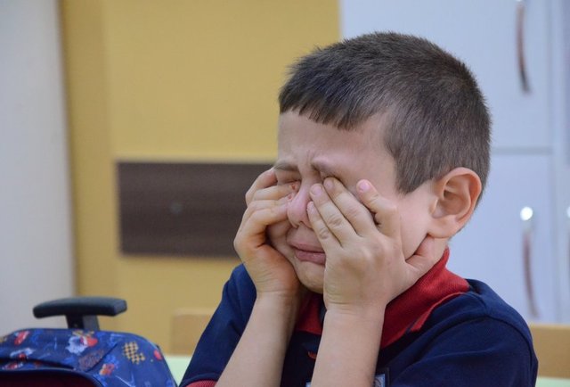 Bazı öğrencilerin ailelerinden ayrılmakta zorluk çektiği görüldü.