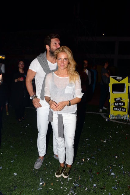 "Hak etmediğim şeylere maruz kaldığım konuşuluyor; böyle bir şey söz konusu değil...Hakkımda çıkan 'Aldatıldı!' haberleri de doğru değil. Birlikte olduğum kimseden öyle bir şey görmedim.