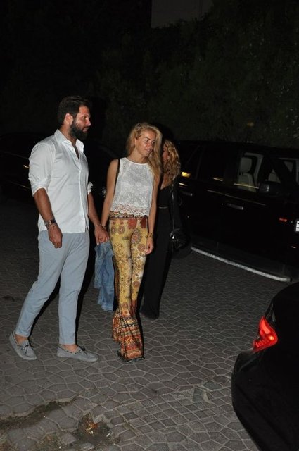 "Evlilik söylentileri hakkında konuşmama kararı aldım. Geçen sefer çok konuştum, olmayınca da insanlar hayal kırıklığa uğradı. Bundan böyle insanlarda beklenti yaratmak istemiyorum.İlişkilerimin hepsi ciddi ilişkiler oluyor.