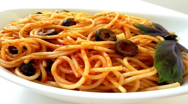 Makarna A, B1, B2 vitaminleri, demir, kalsiyum, fosfor, potasyum ve protein yönünden de çok zengindir.