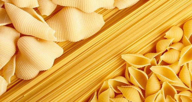 Makarnada bulunan kompleks karbonhidratlar kana yavaş karıştığı için tok tutar.