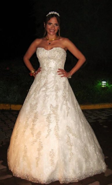 -  -  - Bazen yarım kaldığına değil, doğru sandığın yalanlardan inşa edilmiş koca bir yanlıştan ibaret olduğuna ağlarsın."