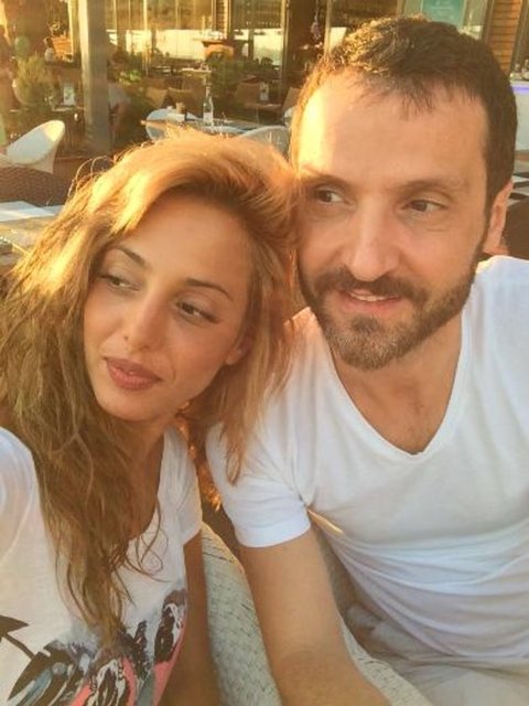 Özen'in selfie fotoğrafının altına birçok takipçisi "Evlilik ne zaman?" diye yazdı.