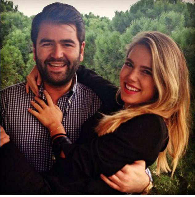 Buğra ile ilgili hiçbir şey konuşmuyoruz. Kardeşleri duymasın diye konuşmuyoruz… Çocuklar duyarlarsa üzülürler diye konuyu kapattık. Ben de çok üzülüyorum. Şirketimdeki insanlar dedikodu yapmasın diye konuşmuyorum.