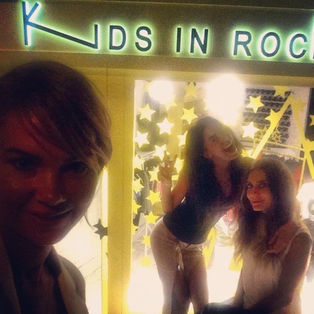 ASENA ERKİN  - Çıkın çıkın gelin