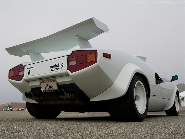 SeaRoader Lamborghini Countach - Daha önce de cip, karavan, kamyonet gibi motorlu kara taşıtlarını denize uygun hale geitren Mike Ryan'ın en maliyetli projesi Lamborghini oldu.
