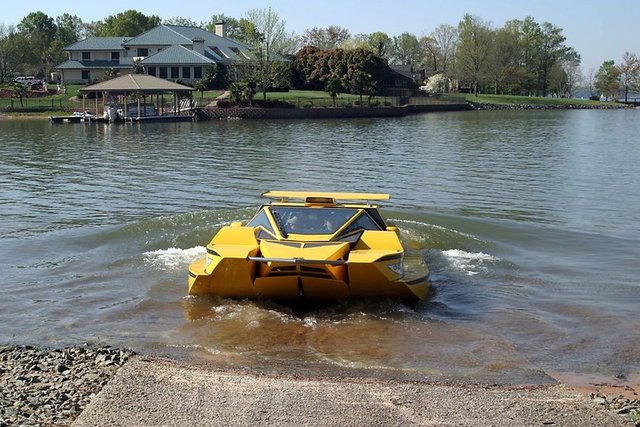 Dobbertin HydroCar - Suyla temas sağlayan yerleri çelik olarak tasarlanan araç, paslanma konusunda amfibik araçların en sağlamı.