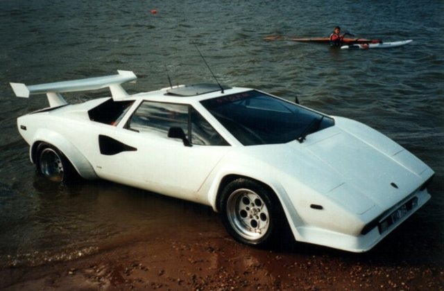 SeaRoader Lamborghini Countach - 'Tekerlekleri olduğuna göre ben arabayı yüzdürebilirm' diyen bir mühendis tarafından tasarlanan araç, en lüks amfibi araçlardan bir tanesi.