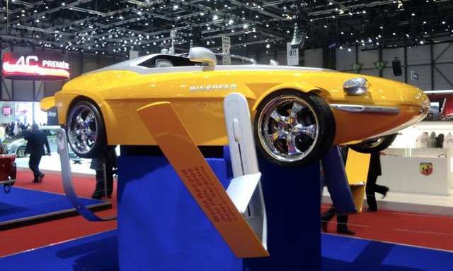 Rinspeed Splash - Suya batma konusunda da rakiplerin ayrılan araç, 1 metreye kadar suya batabiliyor.