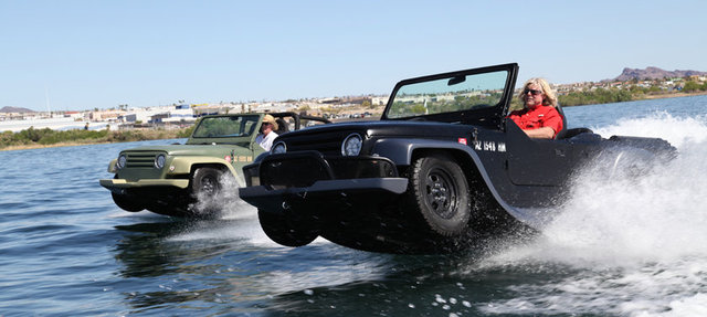 WaterCar Panther - Karada 127 kilometre hız denizde ise 70 kilometre hıza kadar çıkabilen araç, 15 saniyede suda kullanıma hazır hale geliyor.