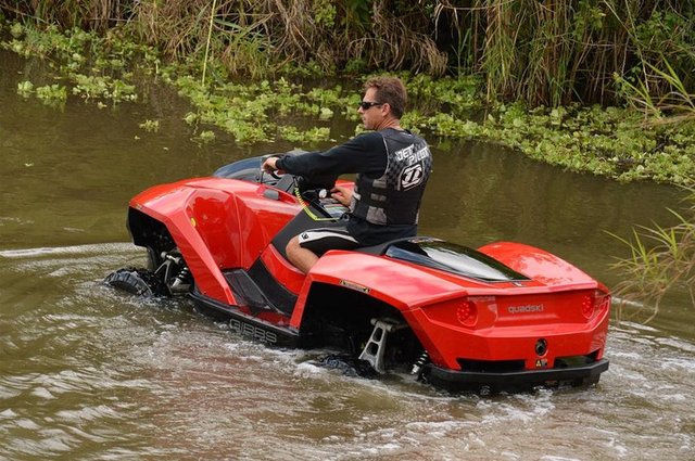 2 ve 4 tekerlekli araçların ulaşamadığı yerlere rahatlıkla erişebilen araç Gibbs Teknolojinin patentli High Speed Amphibian (HSA) teknolojisine sahip.