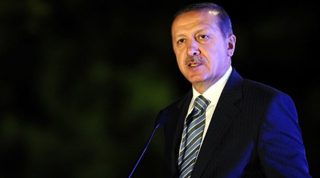 "Biz esnafımızla dünyayı fellek fellik dolaşarak ekonomimizi büyüttük. Bundan sonra da fellik fellik dolaşacağız dünyanın her yerine temsilcilerimiz gidecek adımlarımızı buna göre atacağız." -  -