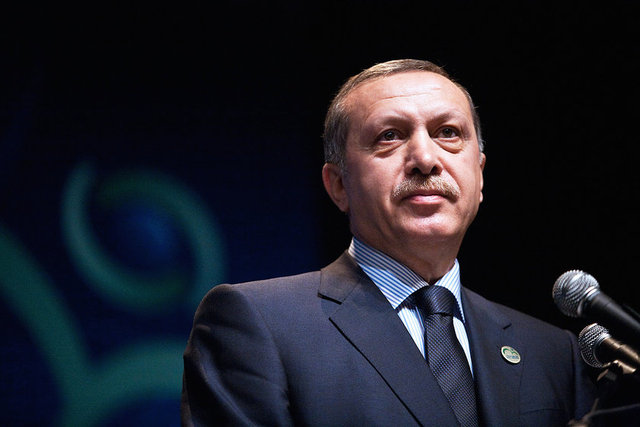 "Avrupa'da batmış, çökmüş, şu anda Avrupa'nın çok ciddi destekleriyle ayakta tutulmaya çalışan ekonomilerin olduğu ülkeye 6 derece birden artış veren bu kredi derecelendirme kuruluşlarının..."