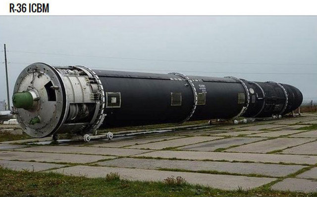 3. R-36 ICBM - Bu balistik füzelerle ilgili en korkutucu şey "hatasız" olarak tasarlanmamış olması. Hedefi genelde şaşırdığı gerçeğini telafi etmesi amacıyla Ruslar nükleer potansiyelini 38 savaş başlığı artırmış.