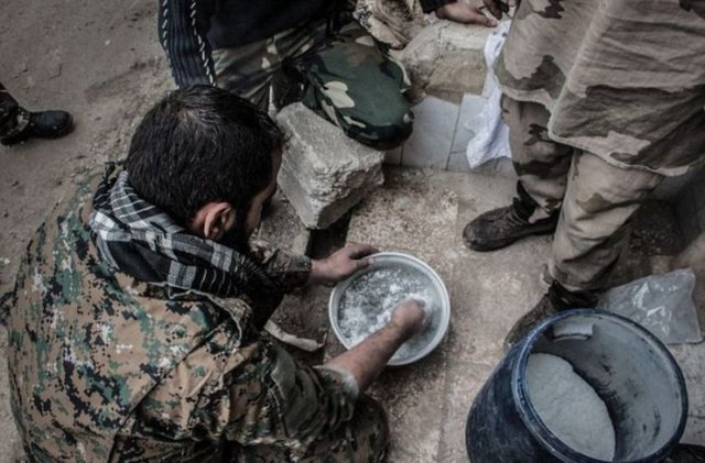 Suriye'nin Halep kentine bağlı Handarat bölgesinde Suriye rejimi Esad ile Özgür Suriye Ordusu arasında çatışmalar devam ediyor.
