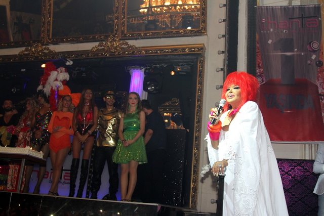 Gazetecilerin Sezen Aksu'nun müziği bırakacağı yönündeki açıklamalarını sordukları Ersoy, duruma son noktayı şu sözlerle koydu: