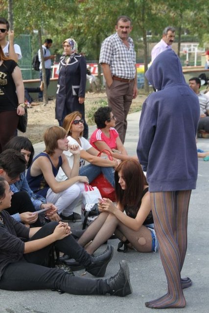 Birbirinden ilginç kıyafetleri ve stilleri ile dikkat çeken Lady Gaga hayranları İTÜ'ye akın etti.