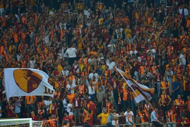 - Galatasaray, Anderlecht karşılaşmasıyla bu sezon Türk Telekom Arena'da ilk kez taraftarının önüne çıktı.