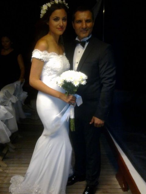 Artık herkes ağzını kapatsın, ortalık karıştırmaktan vazgeçsinler. Birbirlerini seven iki insanın mutluluklarına alkış tutun sadece" notuyla paylaşması da medyaya yansımıştı.