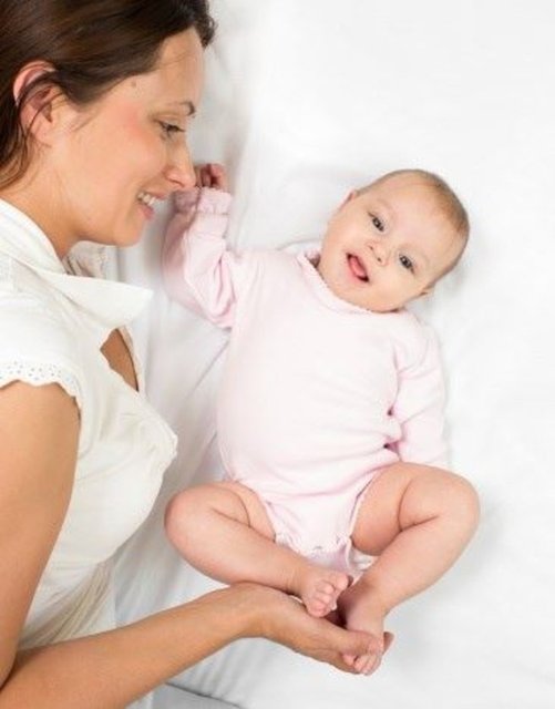 Bebeklerin karnı tokken, uykusunu almışken çok daha mutlu oldukları tartışmasız bir gerçektir. Siz de bebeğinizin ihtiyaçlarını bir düzen içinde karşılarsanız daha huzurlu olursunuz.