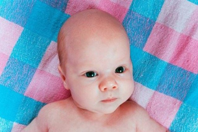 Bebeğinizin düzenini oluşturmak için doktorunuza danışmanızda fayda var. Sonrasında siz de uyku, acıkma belirtilerini gözlemleyerek bebeğiniz için en uygun olanına iç güdüleriniz yardımıyla karar verebilirsiniz.