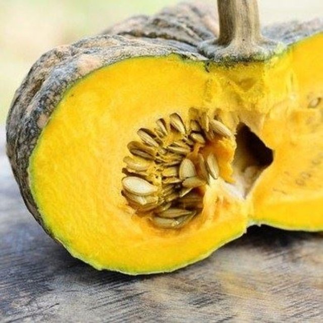 Biz her ne kadar ona çekirdek desek de, o aslında balkabağının tohumudur. Çinko için en iyi kaynaklardan biridir.