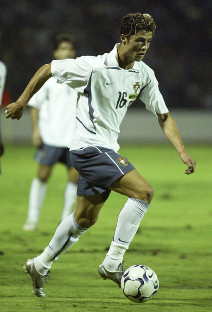 Alvalade stadının açılış maçında, Sporting Lizbon'un Manchester United'ı 3-1 mağlup ettiği maçta Manchester United teknik direktörü Alex Ferguson'un dikkatini çekti.