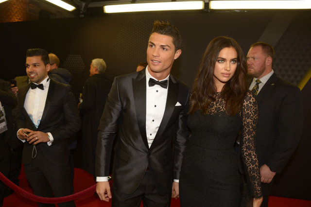 Kanser hastalarına özel bir zaafı var çok sayıda kanser hastası özellikle çocuklara yardım eder.