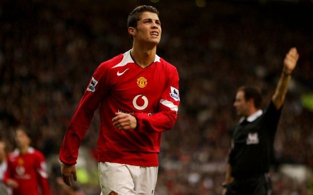 United'ın Premier Ligdeki 1000. golünü 29 Ekim 2005'te Middlesbrough'a 4-1 yenildikleri maçta attı.