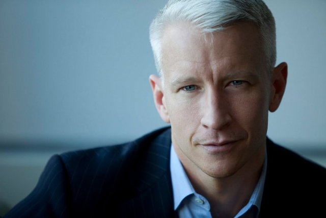 Anderson Cooper - CNN programı Anderson Cooper 360'ın moderatörü