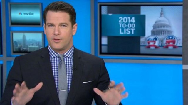 Thomas Roberts - MSNBC'nin programı Way Too Early'nin sunucusu