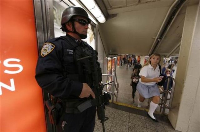 New York Polis Departmanı Ulaşım Birimi Büro Şefi Joseph Fox başkanlığındaki polis heyeti tarafından basına verilen uygulamalı brifingde, Times Meydanı çevresindeki ve metrolardaki çalışmalar ayrıntılı şekilde anlatıldı.