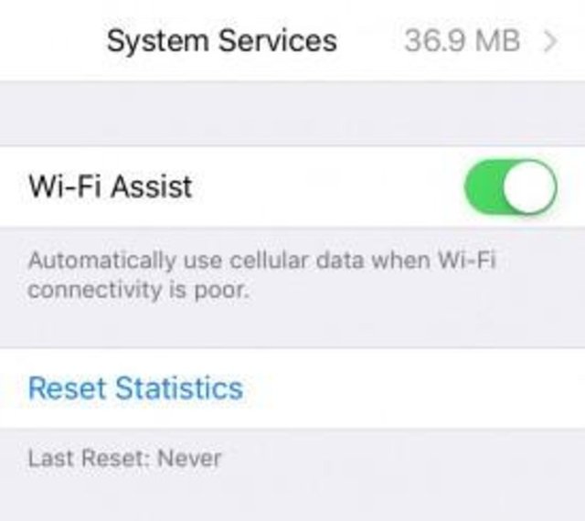 1. Wi-Fi AssistOtomatik etkinleştirilen Wi-Fi Assist, Wi-Fi bağlantınızın zayıf olduğu durumlarda otomatik olarak hücresel veriye geçiş yapılmasını sağlıyor.