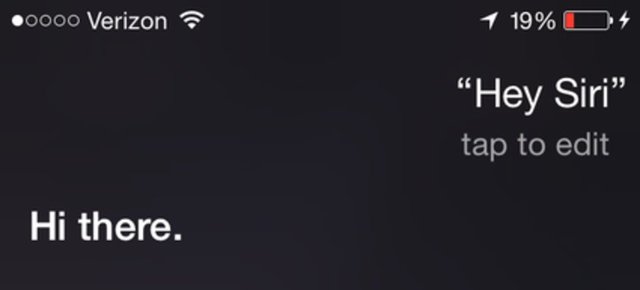 iOS 8 ile birlikte cihazın şarjda olduğu durumlarda kullanıcılar Siri'yi Home tuşuna basmak yerine "Hey Siri" diyerek uyandırabiliyor. Cihazın şarjda olmadığı zamanlardaysa Siri'yi uyandırmak için Home tuşuna basmak gerekiyor.