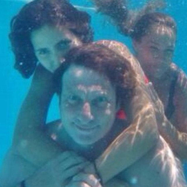 Avşar kızı bu paylaşımdan önce de kızı Zehra ve eski eşi Kaya Çilingiroğlu ile tatil fotoğrafını paylaşmıştı.