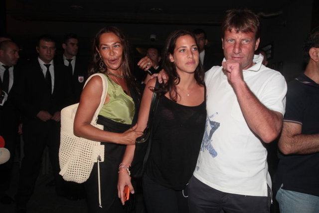 Zehra da zayıflamak için diyet yapmadı. Spor yaptı. Pilates yaptı. Kickboks'a başladı… İyi de yaptı bence…