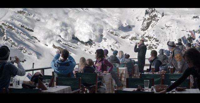 FORCE MAJEURE (Turist)