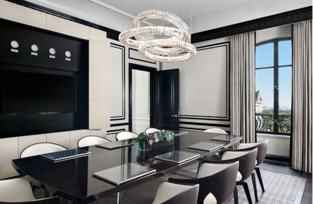 - The St. Regis, New York -  - New York'un en önemli caddelerinden 5. Cadde ve Central Park'ı gören oda, lokasyon olarak çok önemli bir yerde bulunuyor.