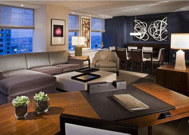 The St. Regis, San Francisco -  - 300 metrekarelik alana kurulu suitte çalışma alanlarını ön plana çıkartılmış.