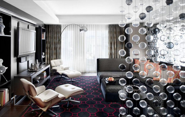 - Mandarin Oriental, Las Vegas -  - 280 metrekarelik suit, çalışma odası, spor salonu ve 8 kişilik mini bir sinema salonu bulunuyor.