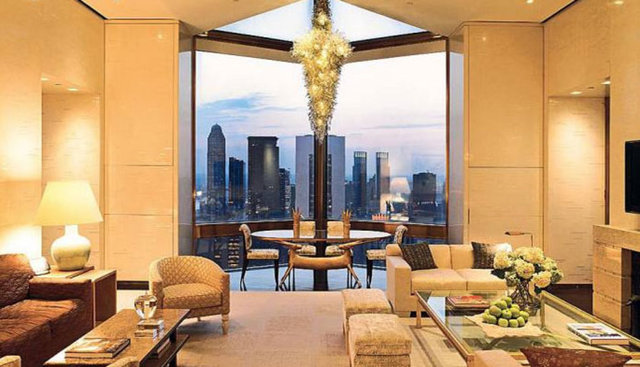 Four Seasons Hotel, New York -  - Suiti ayrıcalıklı kılan en önemli unsurlardan biri ise muhteşem Manhattan manzarası.