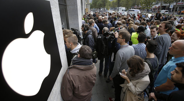 iPhone 6'yı böyle beklediler Dünyanın 4 bir yanını iPhone 6 çılgınlığı sardı!