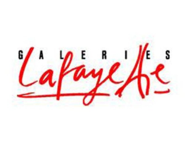 Paris'teki ünlü alışveriş merkezi Galeria LaFayette logosundaki Eyfel kulesine dikkat!