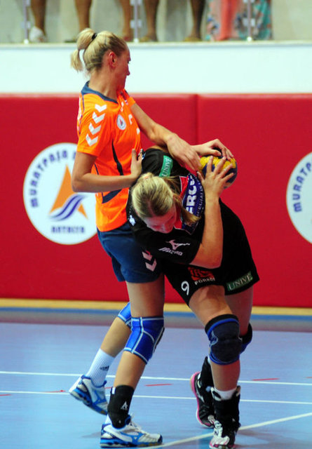 Olga Laiuk, ülkesinde ateşkes ilan edilmesine rağmen bazı bölgelerde olayların devam ettiğini belirterek, "İşgalciler ne zaman ki Kiev'e ulaşırlar, ben de silah alır giderim. Çünkü benim ailem Kiev'de" dedi.