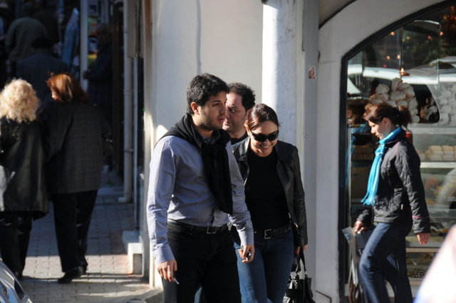 Ebru Gündeş'in geçen yıl yine aynı markadan seçkin müşterilere verilen kartında 300 bin lira hediye parasının biriktiği öne sürülmüştü.