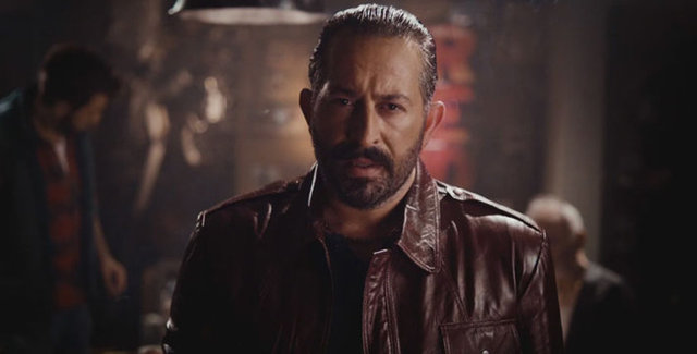 Son dönemin hızlı çapkını Cem Yılmaz, bu durumu şovuna konu etti. Yılmaz söze, "İki senedir evde oturup Baby TV izlemekten anam ağladı" diye başladı. -