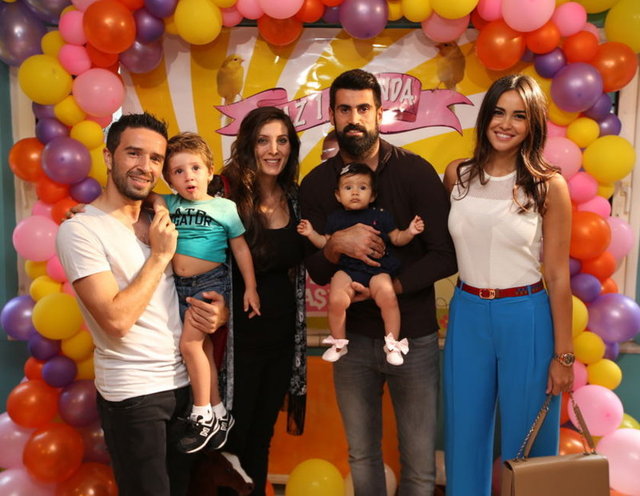 Asbaşkanlar Tahir Perek, İsfendiyar Zülfikari, Deniz Tolga Aytöre, Ünal Uzun, yöneticiler Selim Sapan, Selim Kosif ile futbol takımı teknik heyeti ve futbolcuların tamamının eşleri ve çocuklarıyla katıldığı belirtildi. -