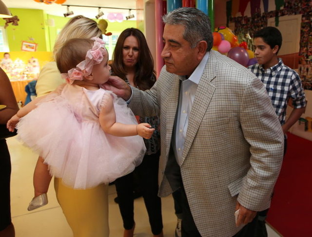 Sarı-lacivertli kulüpten yapılan açıklamada, Levent'te düzenlenen doğum günü partisine, Yıldırım ve eşi Gonca Yıldırım'ın yanı sıra Fenerbahçe Kulübü Genel Sekreteri ve Basın Sözcüsü Mahmut Uslu...