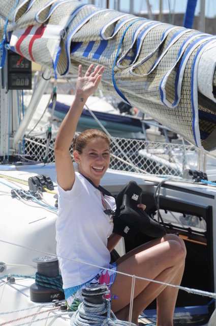 Teknede uyurken iki omurum kırıldı. Kamarada uyuyordum, uyandığımda kafamı tavana çarptım ve yatağa geri düştüm.