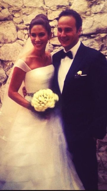 Söylemezsem Olmaz programına konuk olan Beşerler, "Düğümüzde nikah memuru bizi 45 dakika bekletti sonrasında bizi tebrik ederken ' iki yakışıklıyı evlendirdim' dedi. Onu duyduğumda kendimi kesiyordum" diye konuştu.